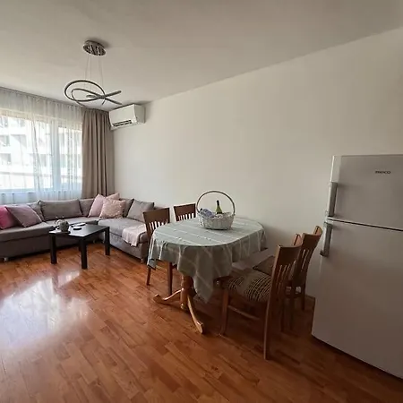 Sis Апартамент *